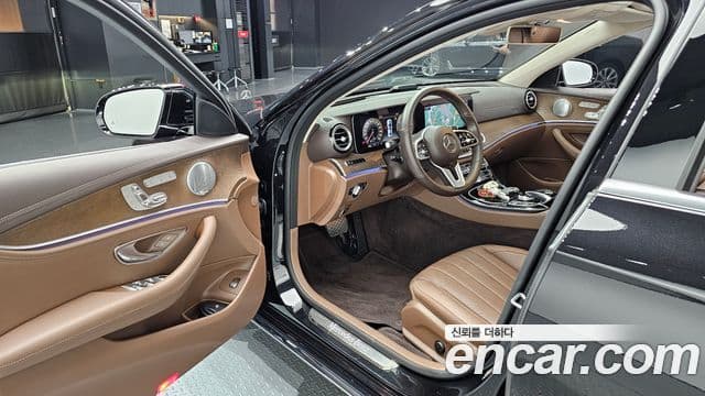 Mercedes-Benz E-Class 2019 — фото 10 из 20