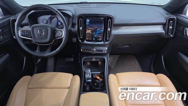 Volvo XC40 2021 — фото 7 из 20