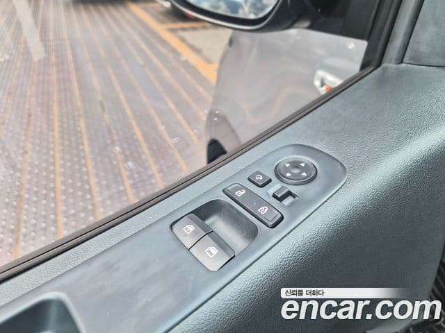 Hyundai Staria 2023 — фото 11 из 18