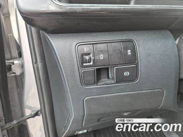 Hyundai Staria 2023 — ფოტო 12/18