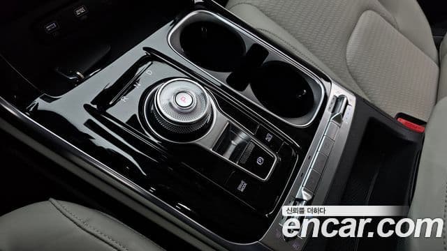 Kia Carnival 2022 — фото 9 из 20