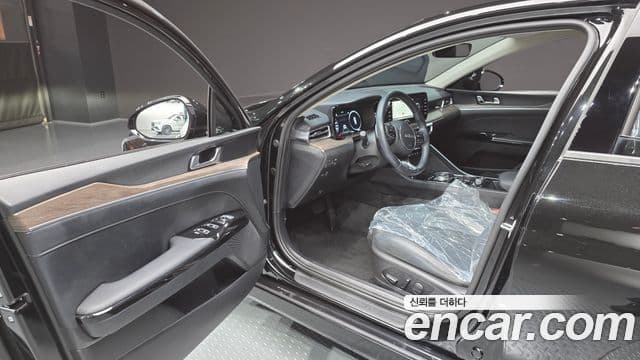 Kia K5 2023 — Şəkil 10/20