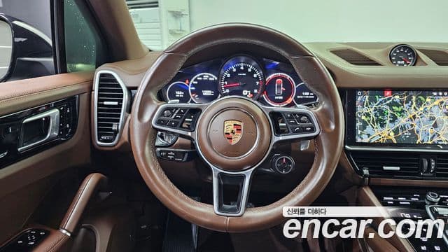 Porsche Cayenne 2020 — фото 13 из 20