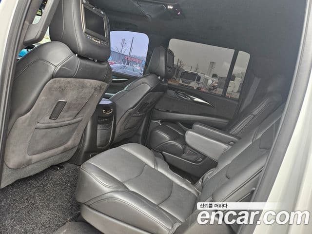 Cadillac Escalade 2018 — Şəkil 17/20