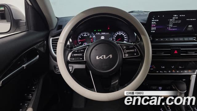 Kia Seltos 2022 — Şəkil 13/20