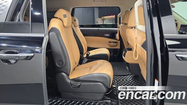 Kia Carnival 2022 — фото 12 из 20