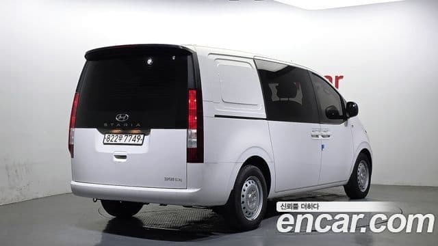 Hyundai Staria 2022 — ფოტო 2/20