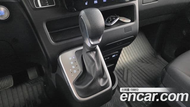 Hyundai Staria 2022 — ფოტო 9/20