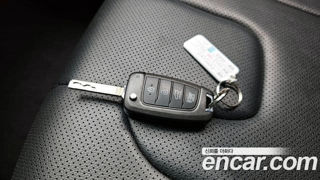 Hyundai The New Avante Hybrid 2022 — Photo 29/31