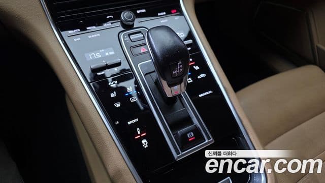 Porsche Panamera 2018 — ფოტო 9/20