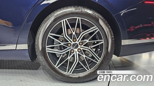 Genesis G90 2023 — Photo 2/30