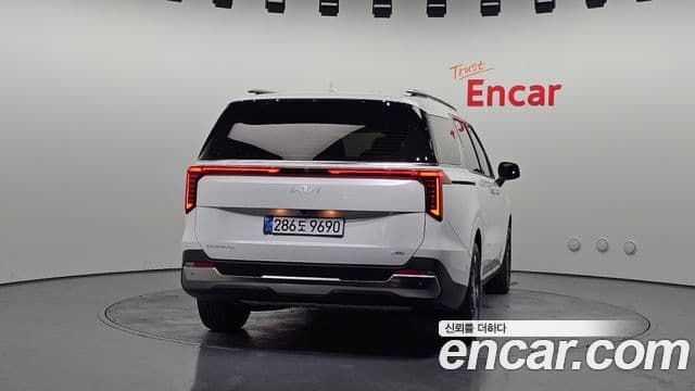 Kia Carnival 2024 — ფოტო 3/20