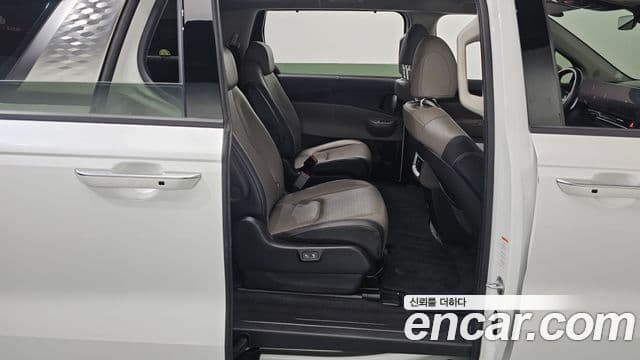 Kia Carnival 2024 — фото 11 из 20