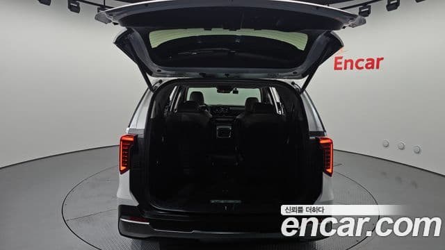 Kia Carnival 2024 — фото 17 из 20