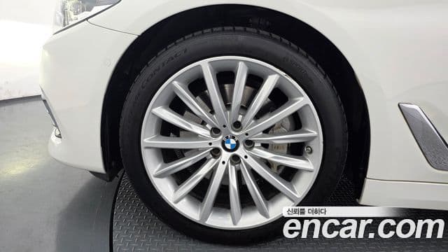BMW 5 Series 2018 — фото 5 из 20