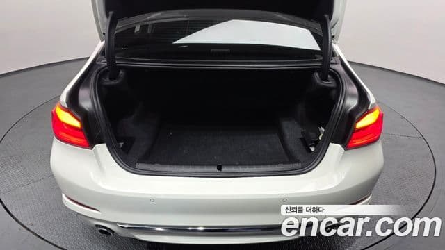 BMW 5 Series 2018 — фото 20 из 20