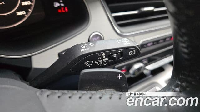 Audi Q7 2019 — Şəkil 17/20