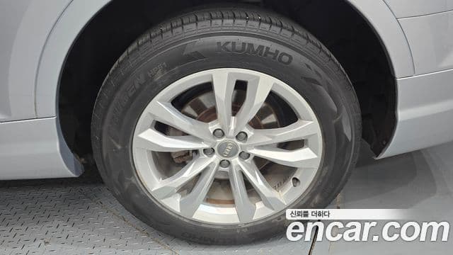 Audi Q7 2019 — Photo 27/32