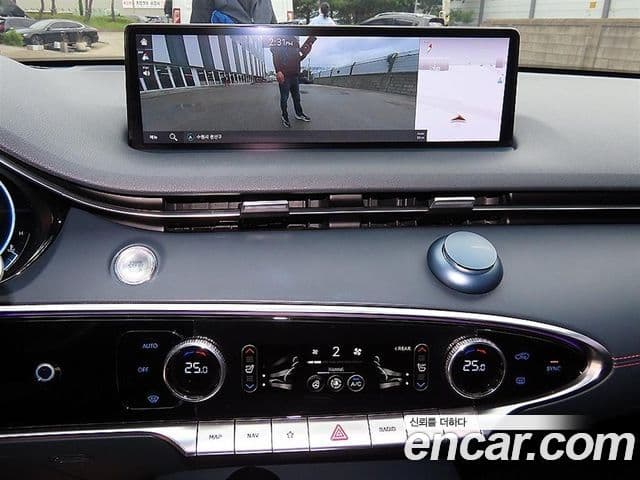 Genesis GV70 2021 — фото 14 из 20