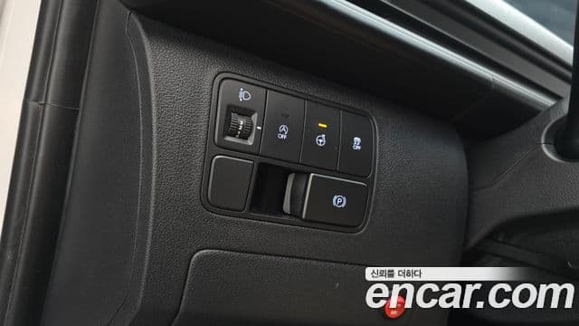 Hyundai Staria 2022 — ფოტო 17/20