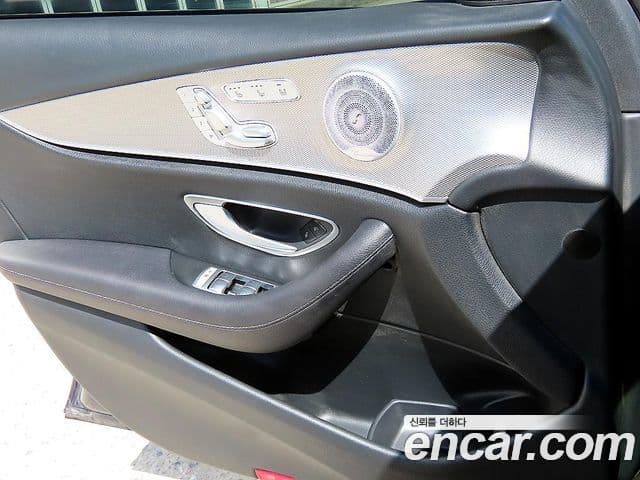 Mercedes-Benz E-Class 2020 — Фото 10/20