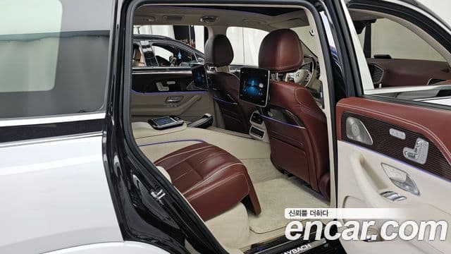 Mercedes-Benz GLS-Class 2021 — Photo 7/34