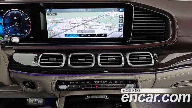 Mercedes-Benz GLS-Class 2021 — Photo 27/34