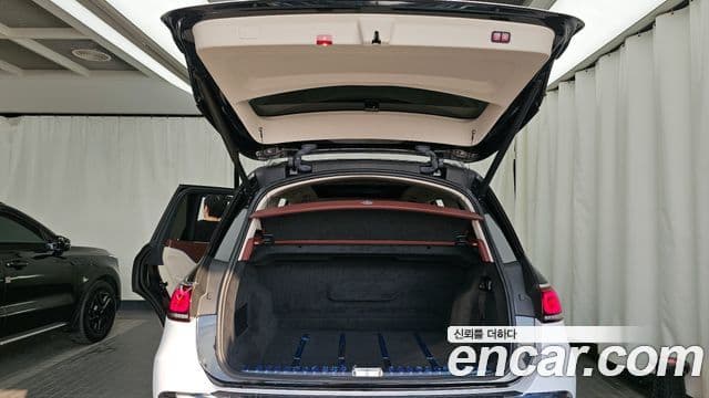 Mercedes-Benz GLS-Class 2021 — Photo 33/34