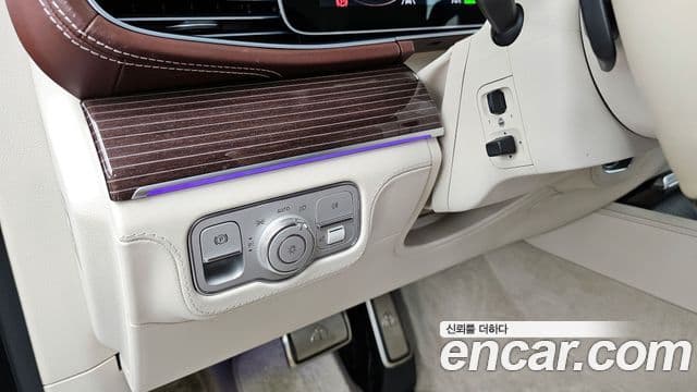 Mercedes-Benz GLS-Class 2021 — Photo 17/34