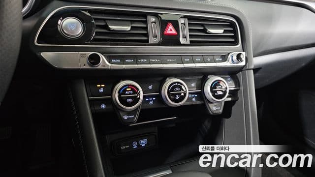 Genesis G70 2018 — ფოტო 18/20