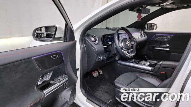 Mercedes-Benz GLA-Class 2022 — Şəkil 10/20