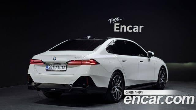 BMW 5 Series 2025 — фото 2 из 20