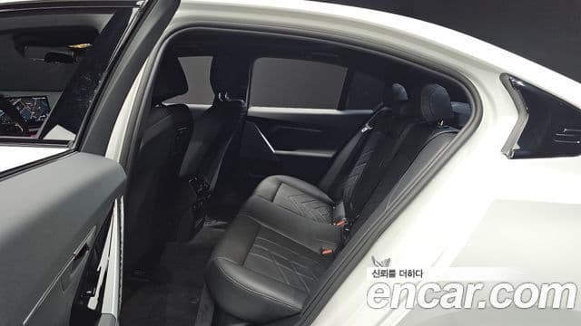 BMW 5 Series 2025 — фото 12 из 20