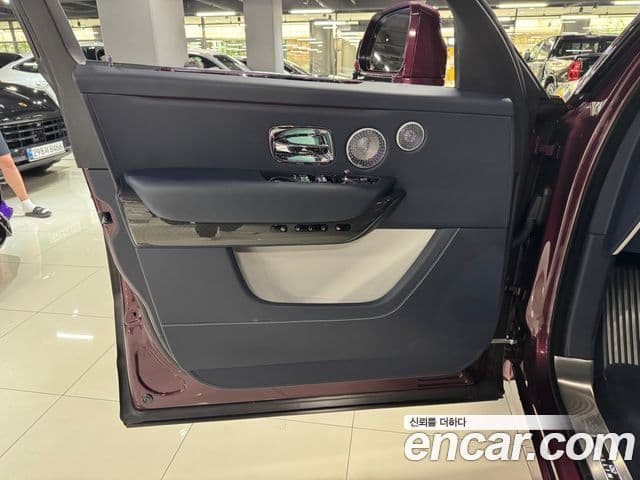 Rolls-Royce Cullinan 2025 — фото 6 из 18