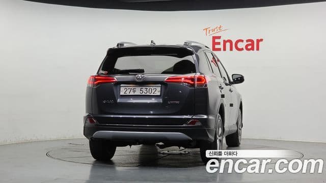Toyota RAV4 2018 — Photo 19/20