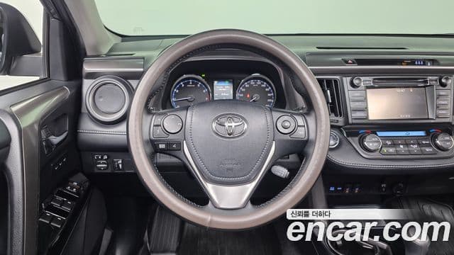 Toyota RAV4 2018 — Photo 6/20