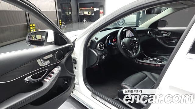 Mercedes-Benz C-Class 2018 — Şəkil 10/20