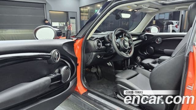 Mini Cooper S 2020 — фото 10 из 20