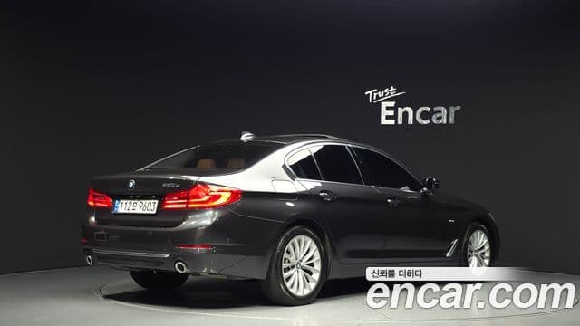BMW 5 Series 2018 — фото 2 из 20