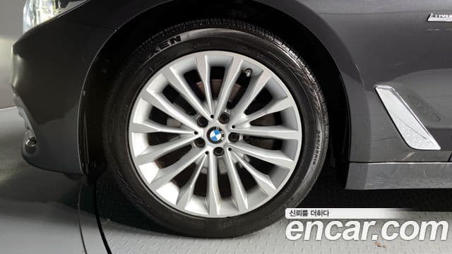 BMW 5 Series 2018 — фото 5 из 20