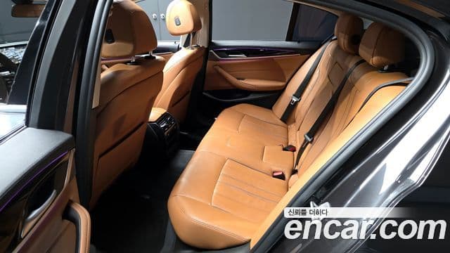 BMW 5 Series 2018 — фото 11 из 20
