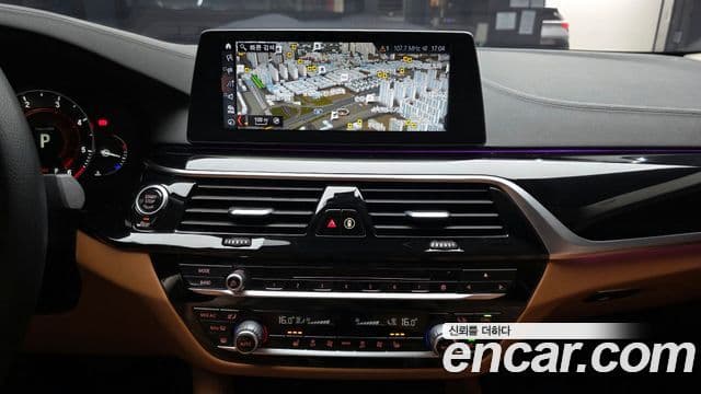 BMW 5 Series 2018 — фото 15 из 20