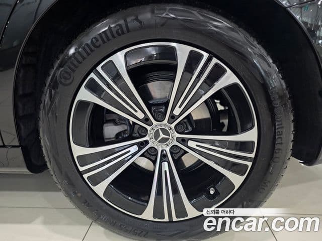 Mercedes-Benz E-Class 2025 — фото 10 из 12