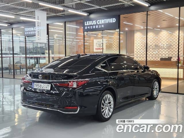 Lexus ES300h, 2024