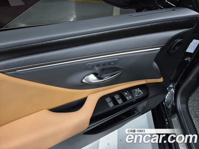 Lexus ES300h 2024 — Şəkil 13/20