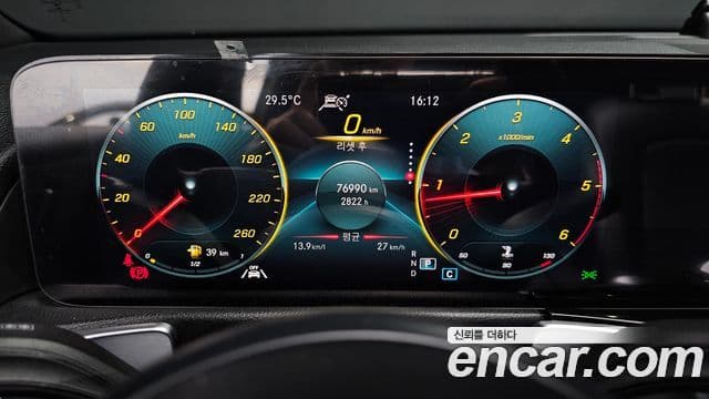 Mercedes-Benz GLB-Class 2021 — ფოტო 18/20