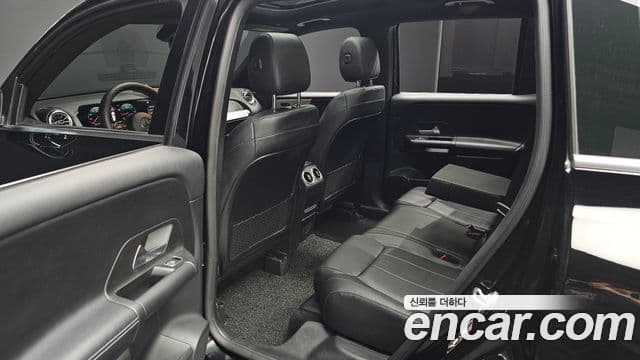 Mercedes-Benz GLB-Class 2021 — ფოტო 17/20
