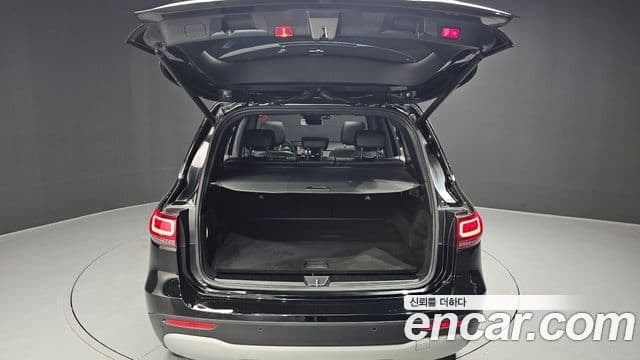 Mercedes-Benz GLB-Class 2021 — ფოტო 8/20