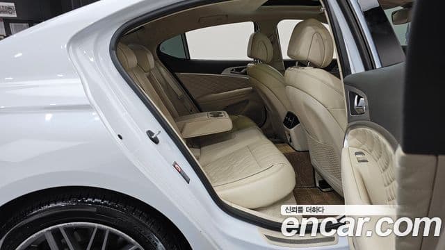Genesis G70 2018 — ფოტო 11/20