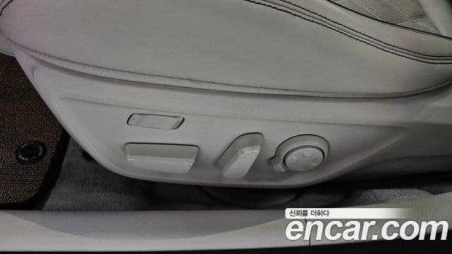 Genesis G70 2018 — Photo 28/40